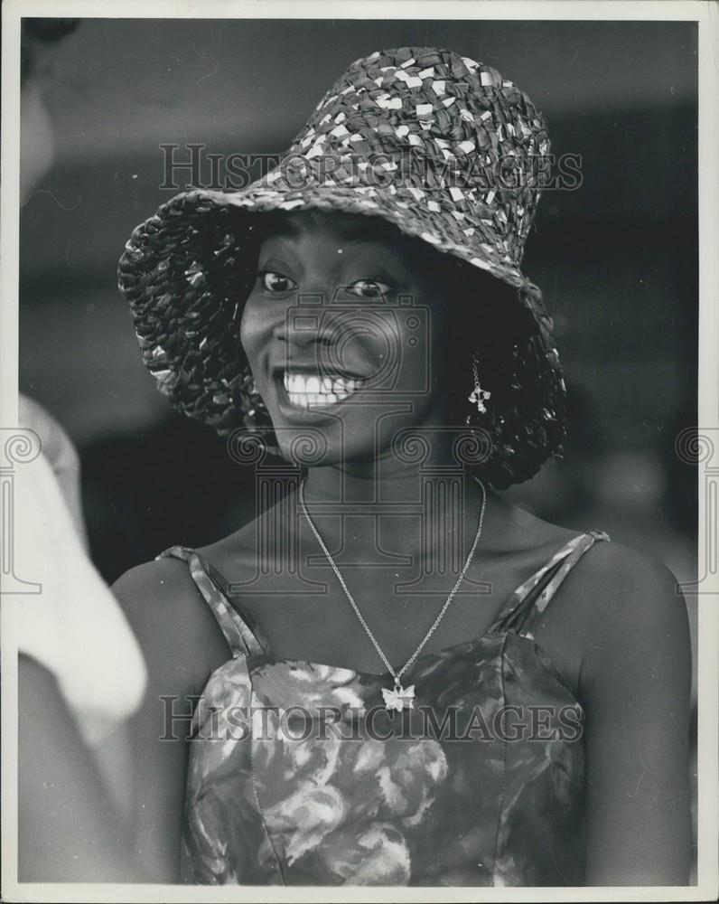 1961 Press Photo Hat Fashion at Acera Races - Historic Images