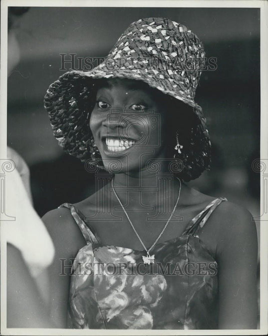 1961 Press Photo Hat Fashion at Acera Races - Historic Images