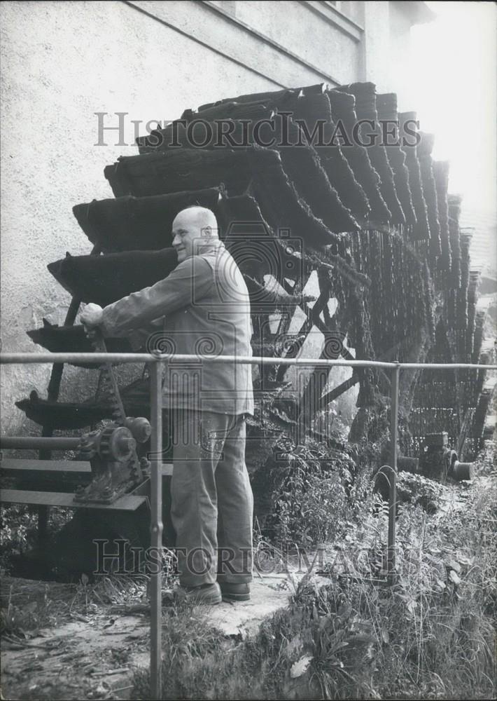 1962 Press Photo Wilhelm Haller, Water Wheel - Historic Images