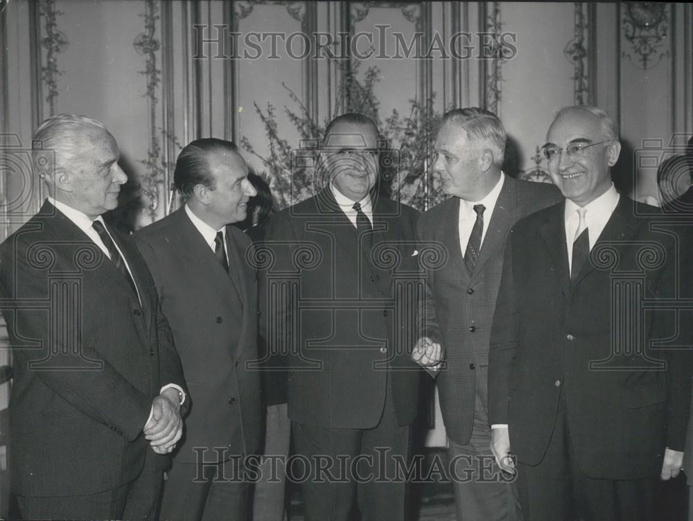 1960 Press Photo International Cancer institute Foundation Discussed In Paris - Historic Images