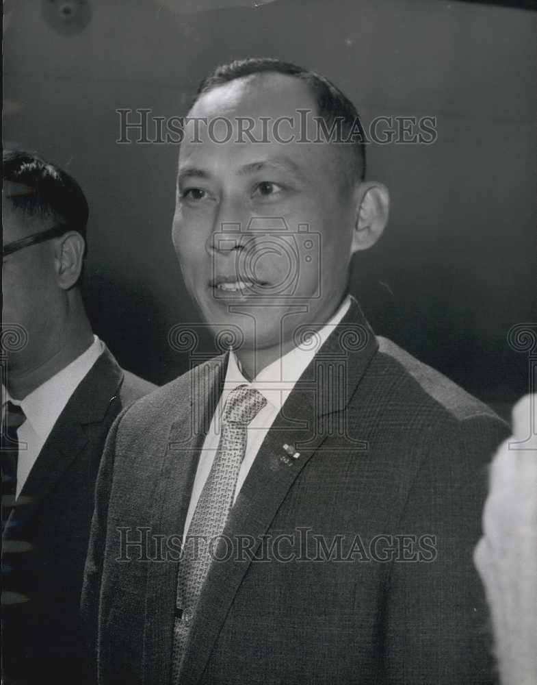 1966 Press Photo Ngugyen HUU Co At London Airport - Historic Images