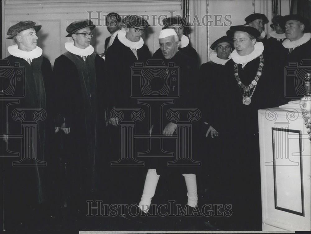 1956 Press Photo India&#39;s Prime-Minister Nehru in Hamburgh - Historic Images