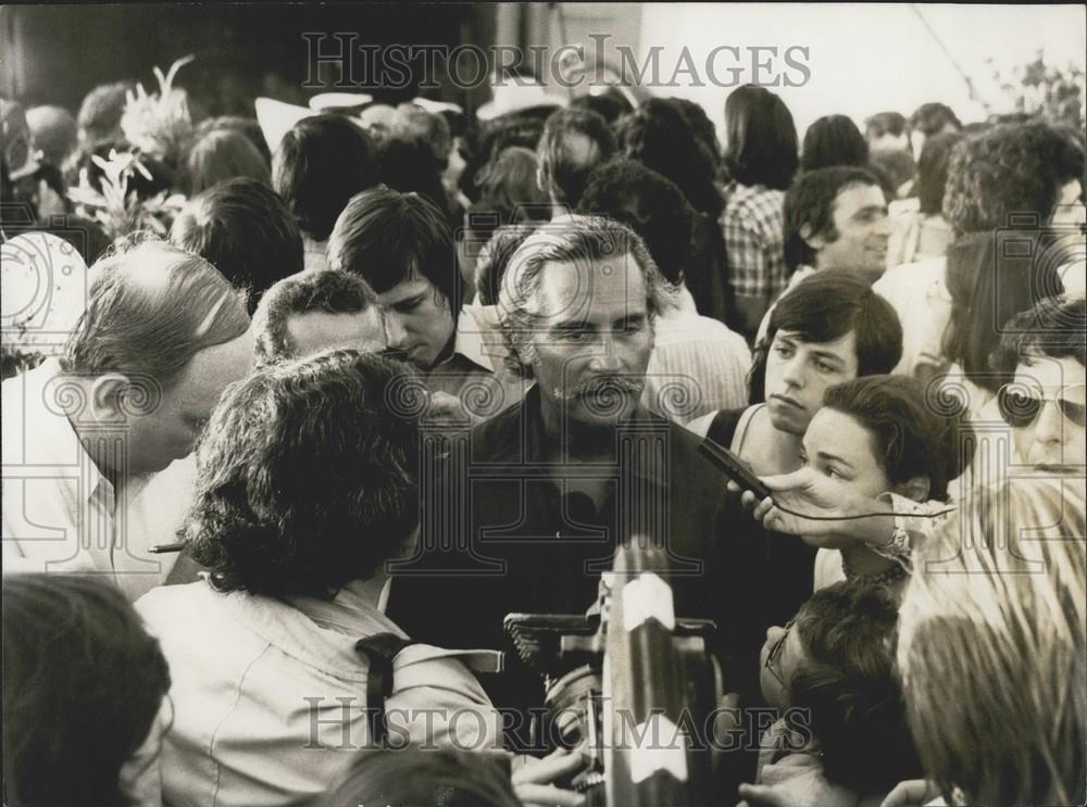 1974 Press Photo Political prisoners from the island of Jaros - Historic Images