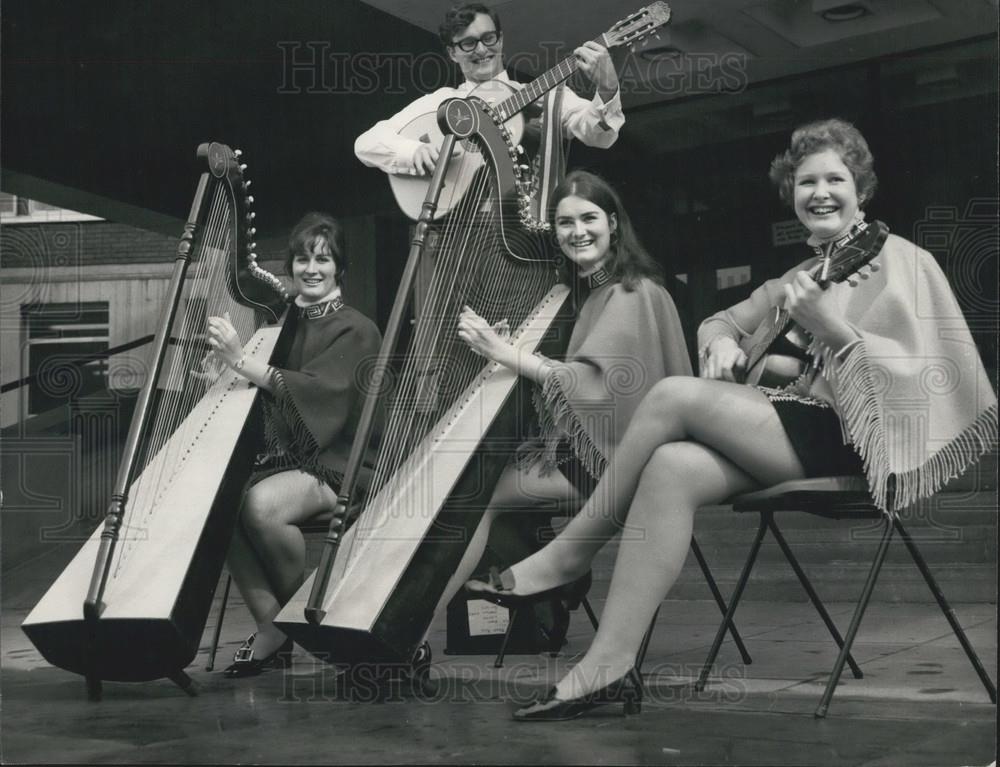 Press Photo A Press Conference  London To Meet Los Picaflores The Hummingbirds - Historic Images