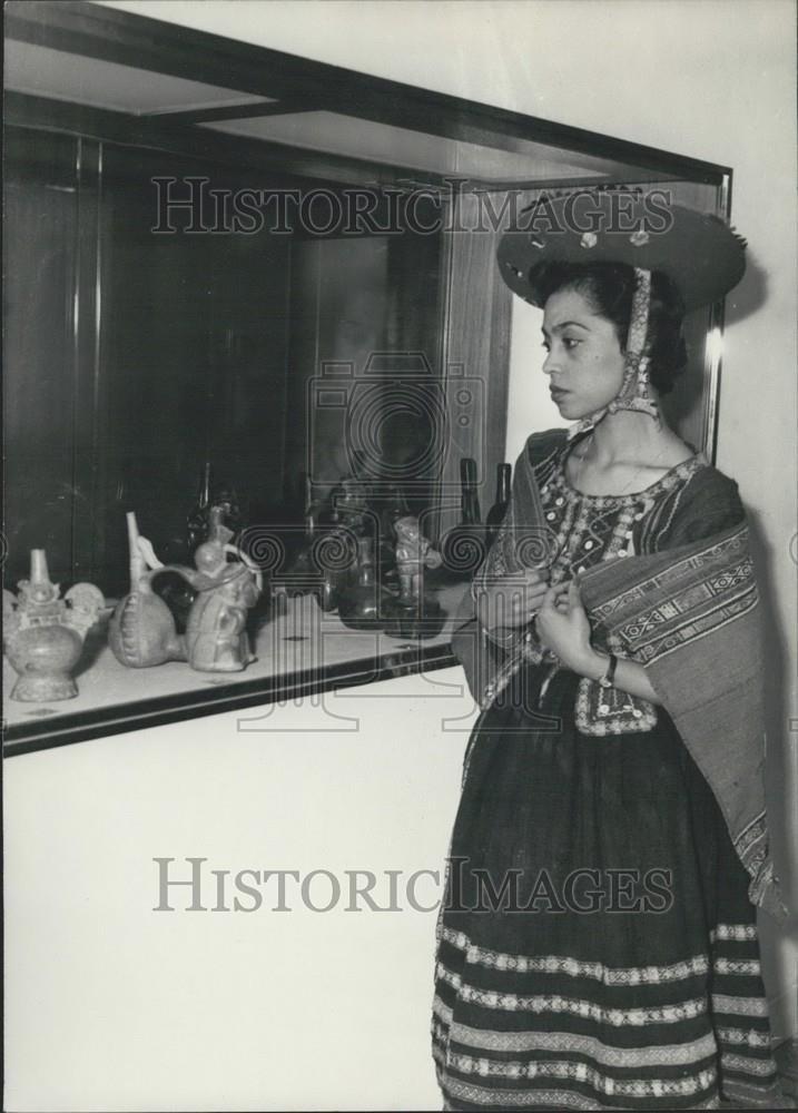Press Photo Peruvian Art Exhibition in Paris - Historic Images