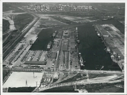 Press Photo Modern seaports like Rotterdam - Historic Images