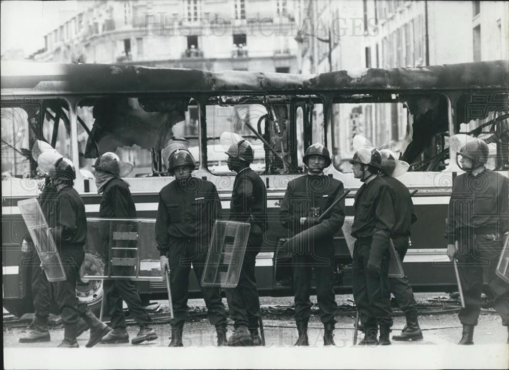 1980 Press Photo Riots in the streets of Paris - Historic Images