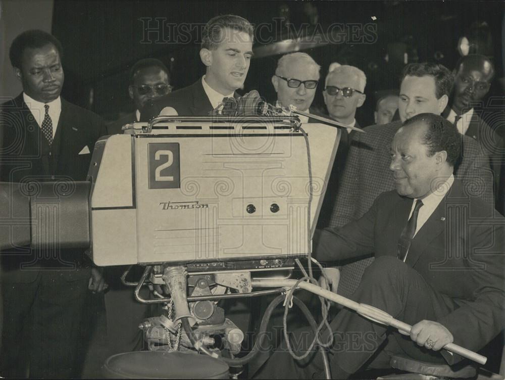 1964 Press Photo Mr. Grunitsky visit the French Radio Hous - Historic Images