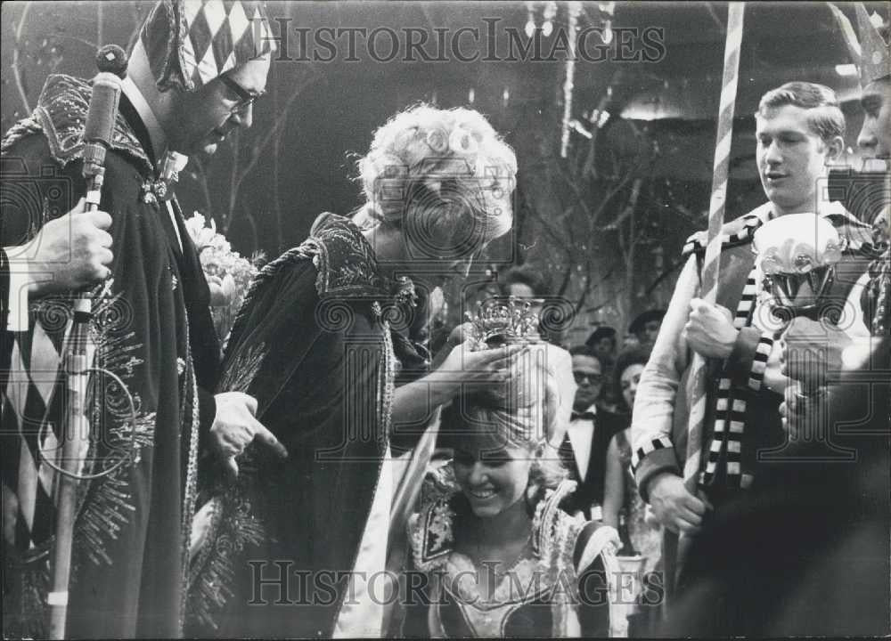 1966 Press Photo Carnival Princess Annemarie I Prince Gunther Munich Narhalla - Historic Images