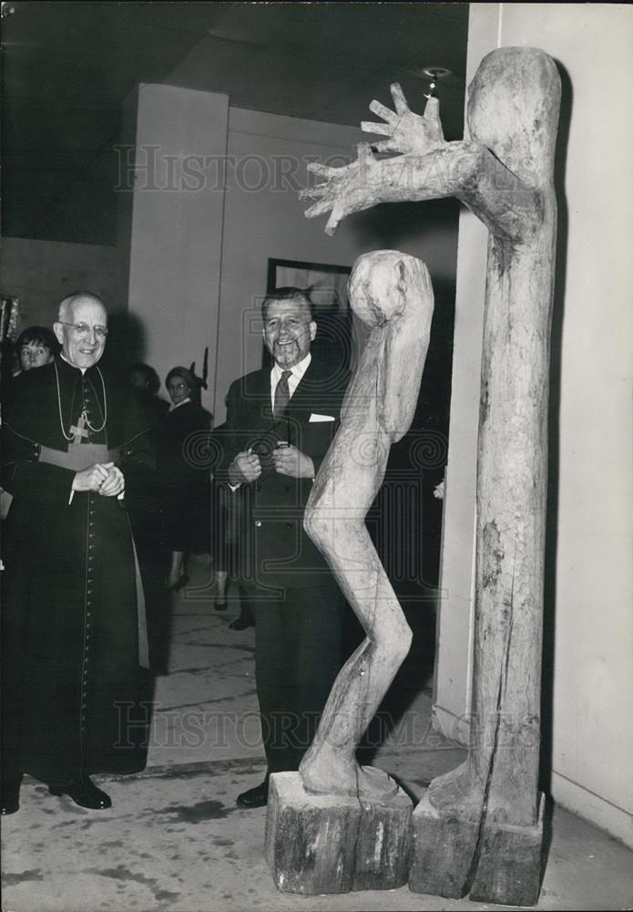 1959 Press Photo Annual ''Sacred Art'' show Paris Modern Art-M. Buron/Monsignor - Historic Images