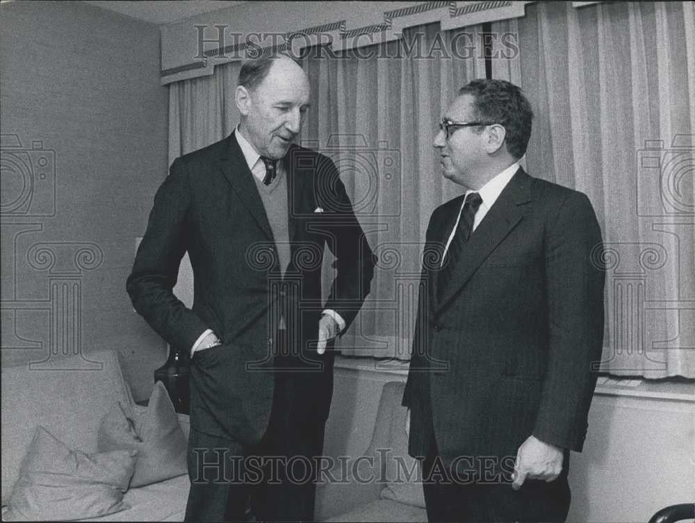 Press Photo Mr Luns Nato General Secratary with Henry Kissinger - Historic Images