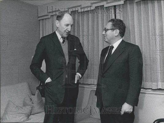Press Photo Mr Luns Nato General Secratary with Henry Kissinger - Historic Images