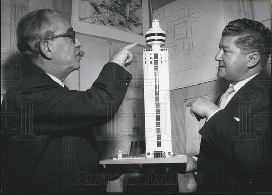 1959 Press Photo Men With Model Of Frankfurt Brewery Circular Restaurant - Historic Images