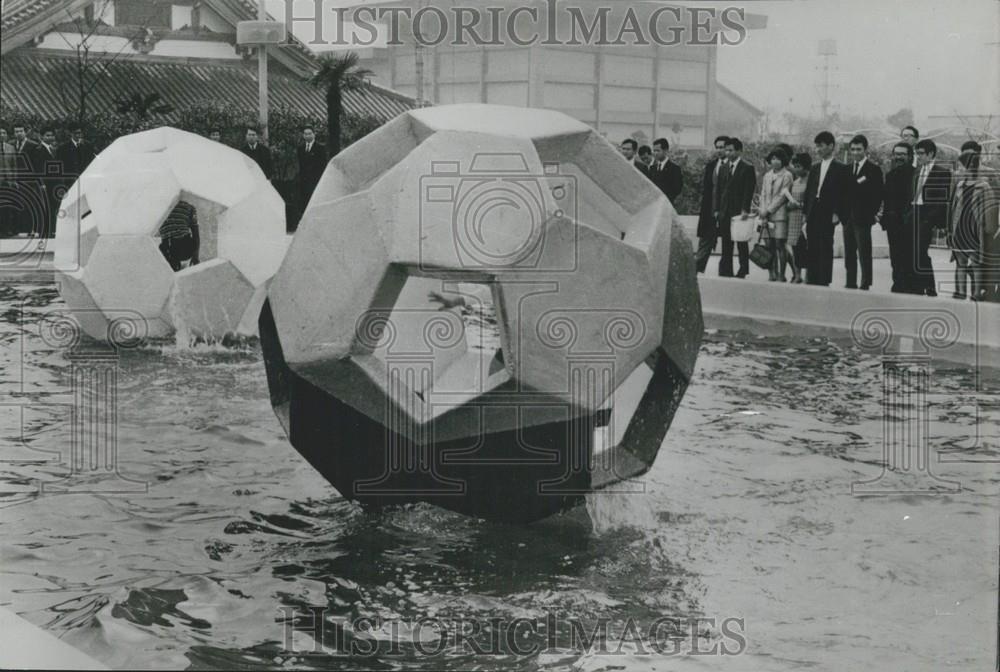 1971 Press Photo Water Ball Made In Japan To Cross English Channel and Loch Ness - Historic Images