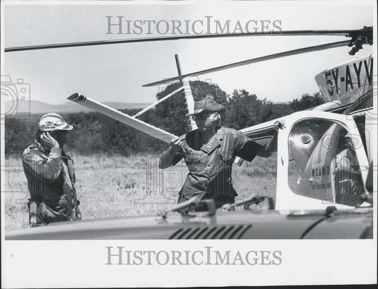 Press Photo Kenya game department veterinarian Dr Ishtiaq Chawdry - Historic Images