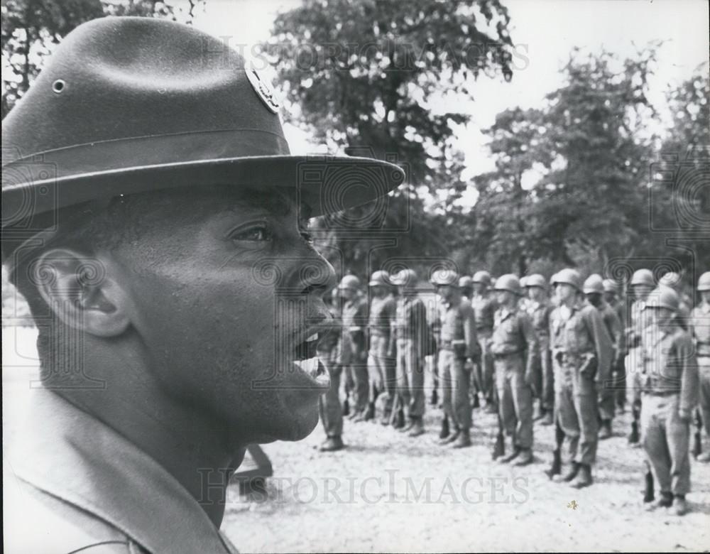 Press Photo Army Training Center Fort Dix, N.J. Drill sergeant - Historic Images