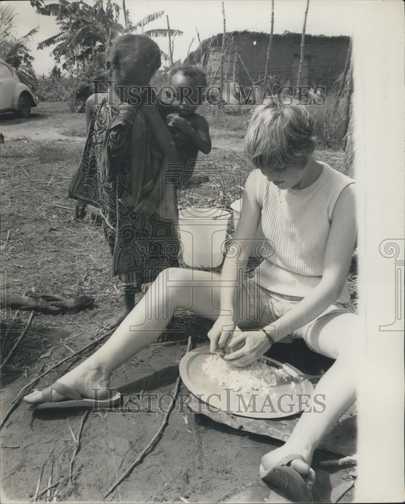 1966 Press Photo Marcia Howland, Experiment in International living - Historic Images