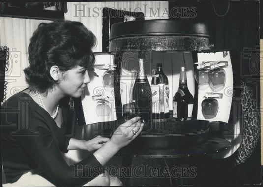 1963 Press Photo Barrel-Bar On Display International Autumn Fair Frankfurt - Historic Images