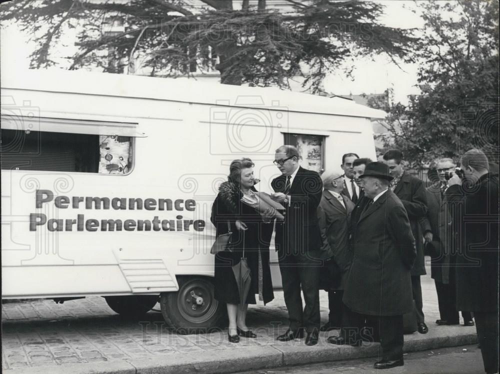 Press Photo Robert Andre Vivien For Seine District Asked To Leave After Loss - Historic Images