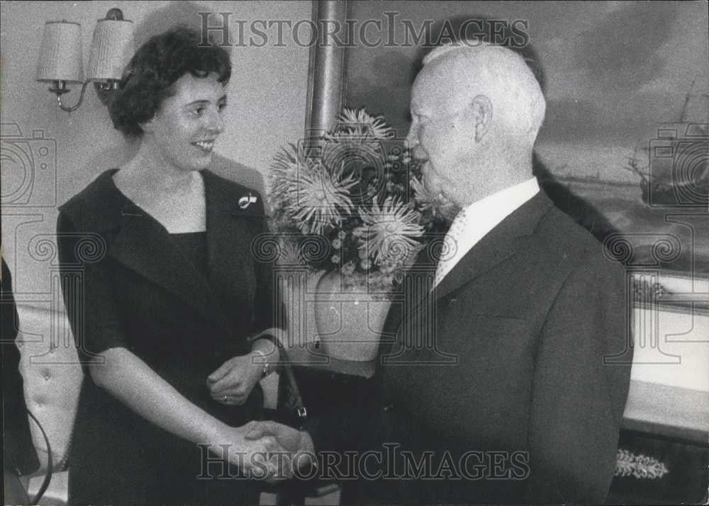 1959 Press Photo German President Luebke With Lore Alt, champion typist - Historic Images