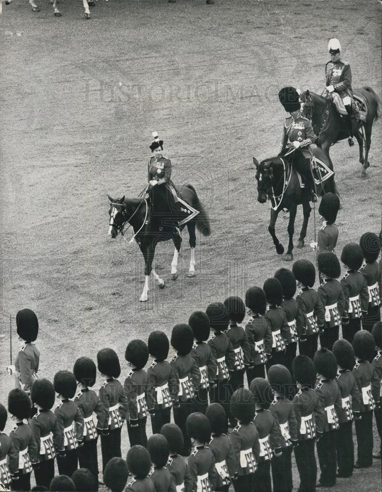 1965 Press Photo The Queen at her birthday parade - Historic Images