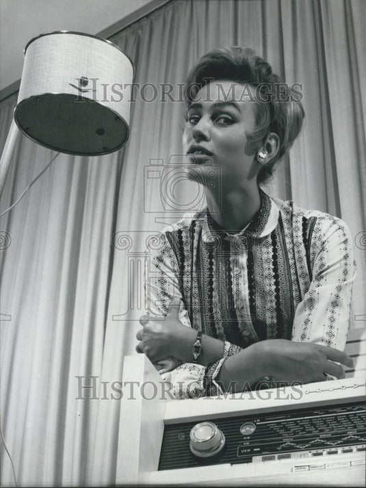 1957 Press Photo The "breathing globe"; a room sound radiator - Historic Images