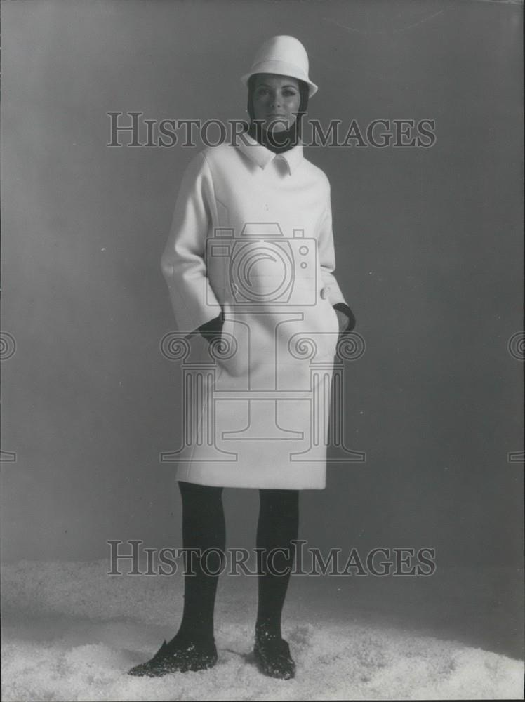 Press Photo Sporting Outfit For Winter Designed By Patou. - Historic Images