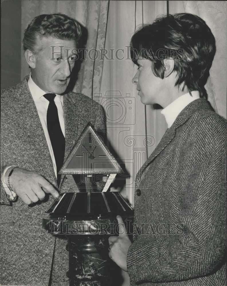 1966 Press Photo Exhibition of Clicks in London  Some of the Finest Protect Here - Historic Images