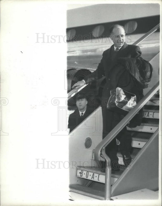 1961 Press Photo Mr. James Zarb ,served time in Egypt prison for spy activities - Historic Images