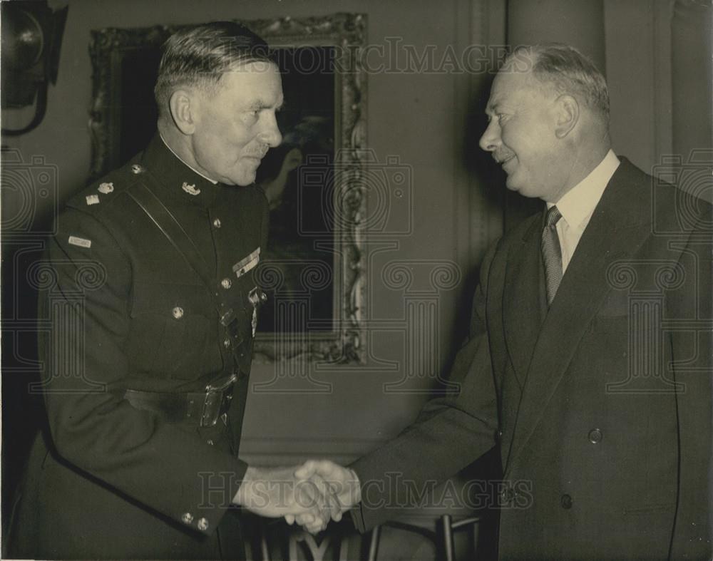 Press Photo U.s. Ambassador, Winthrop w. Aldrich, invested Lt. Col. James P. Car - Historic Images