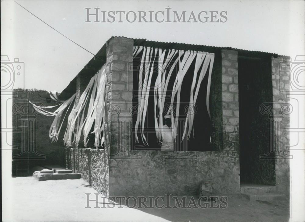 Press Photo Fly Dispersal Method at a Cookhouse - Historic Images