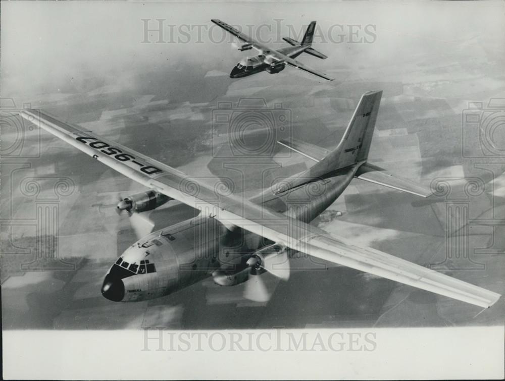 1963 Press Photo Aeronautical Space Fair At Le Bouquet Common Market Plane - Historic Images