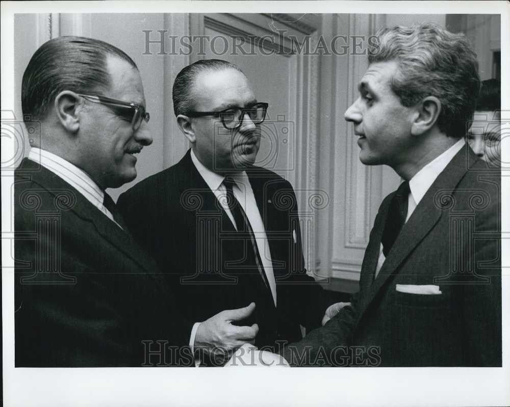 1966 Press Photo Alberto Ginastera at cocktail party of Augustine Cousulate - Historic Images