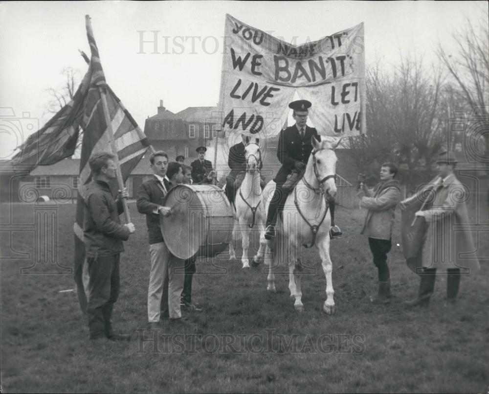 1968 Press Photo Police horses undergo crowd control training - Historic Images
