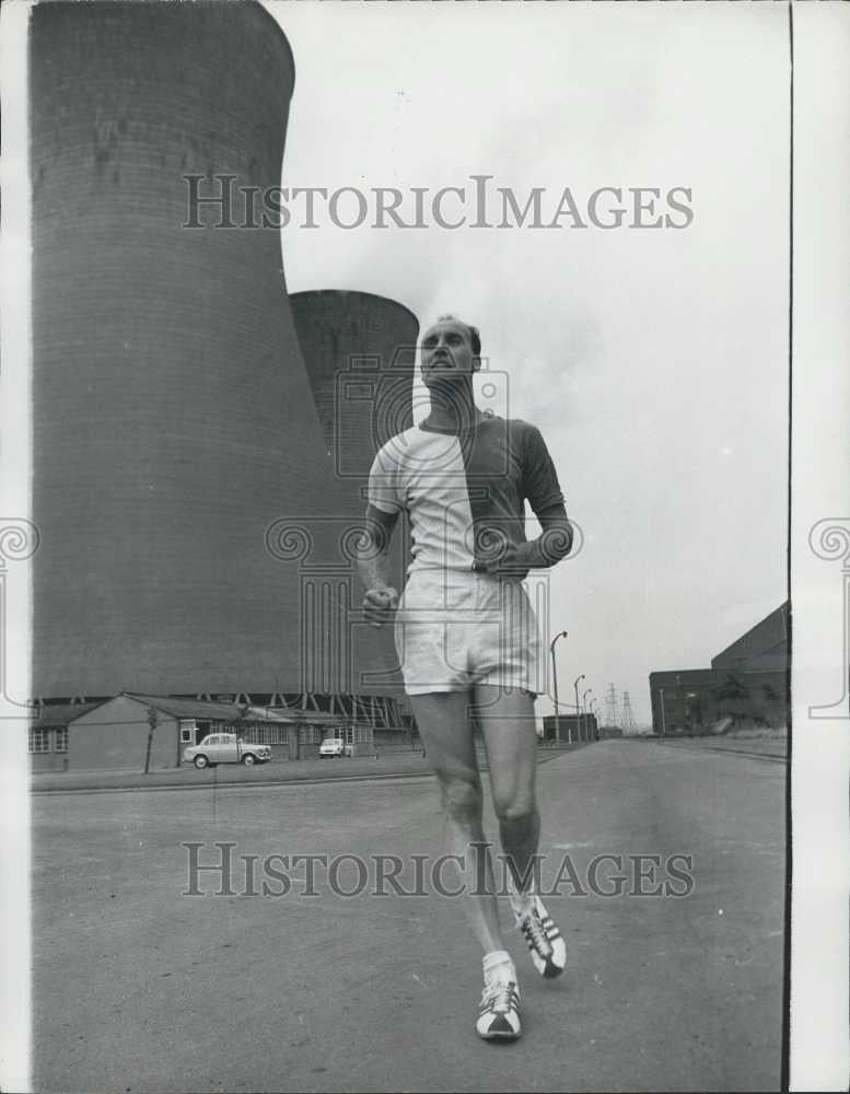 1964 Press Photo Ken Matthews European British Walking Champion - Historic Images