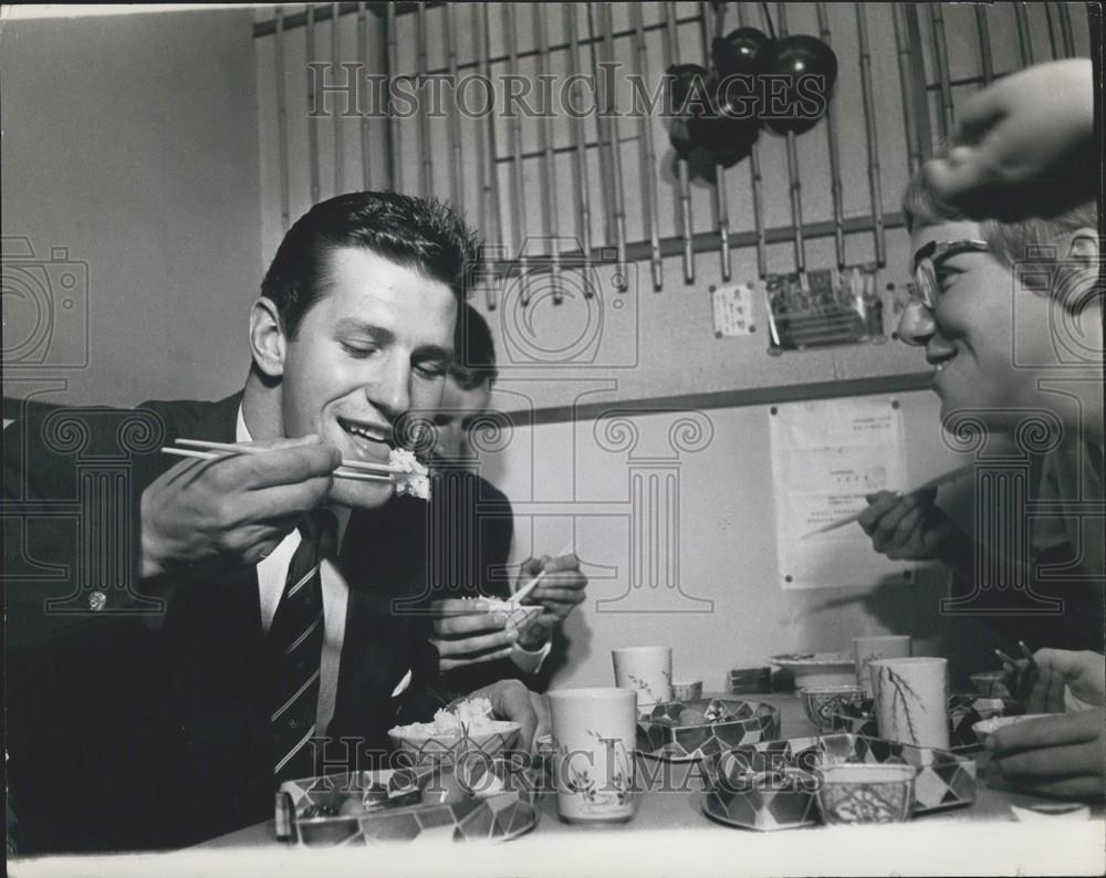 Press Photo White Men Try to Eat With Chopsticks - Historic Images