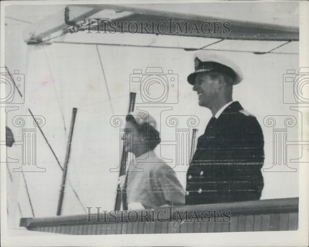 1954 Press Photo Queen &amp; Duke Bid Farewell to New Zealand - Historic Images