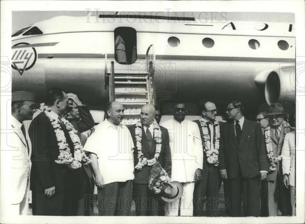 1958 Press Photo Soviet Aviation Mission Arrives In New Delhi - Historic Images