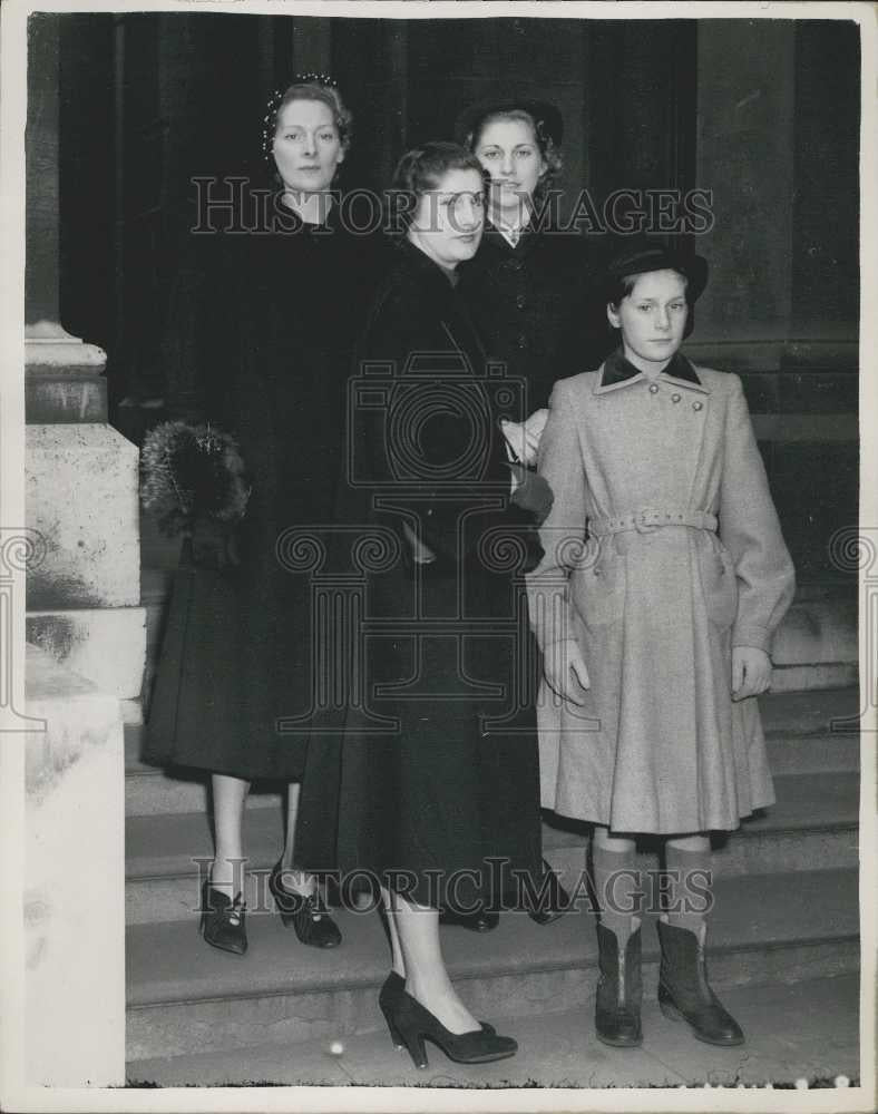 1953 Press Photo Mrs. Edgar Sanders Wife of British Prisoner in Hungary - Historic Images