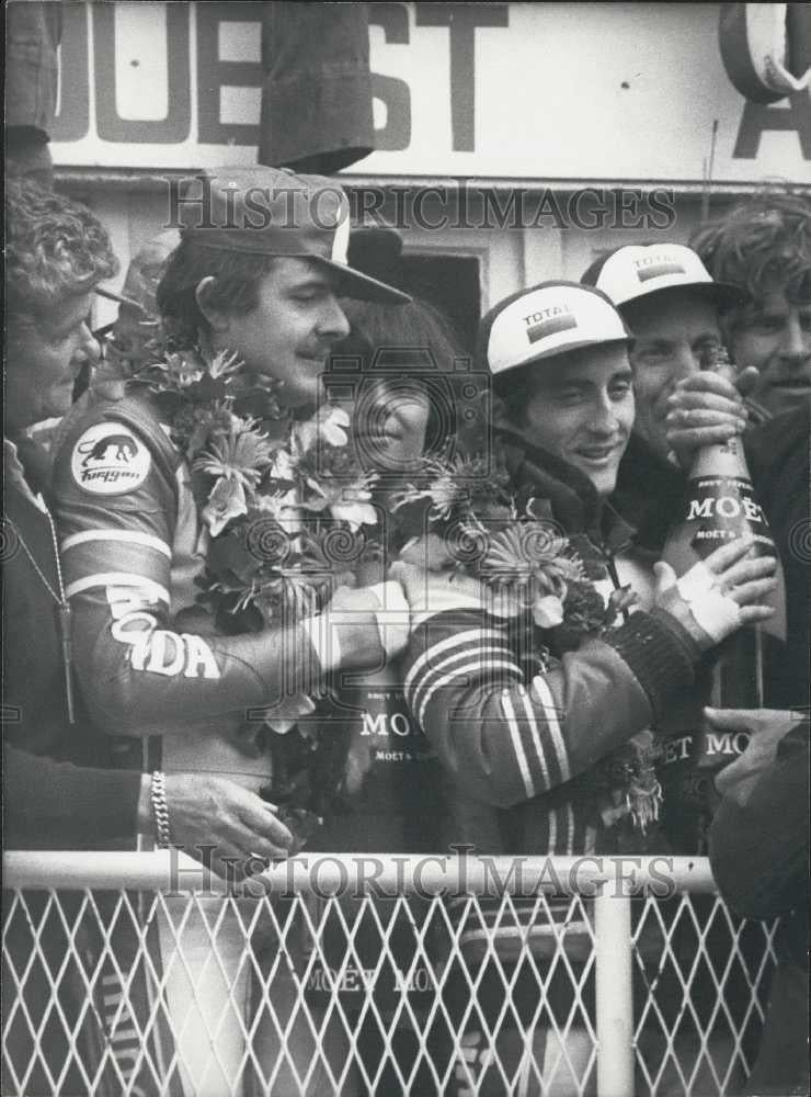 Press Photo Two winning drivers at 24 Hours of Le Mans auto race - Historic Images