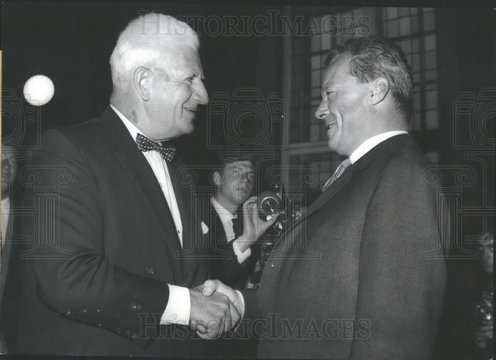 1961 Press Photo American Senator Paul Douglas Arrives For Visit In Berlin - Historic Images