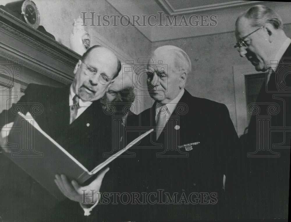 1958 Press Photo President of the Soviet Zone of Germany Wilhelm Pieck Turns 82 - Historic Images