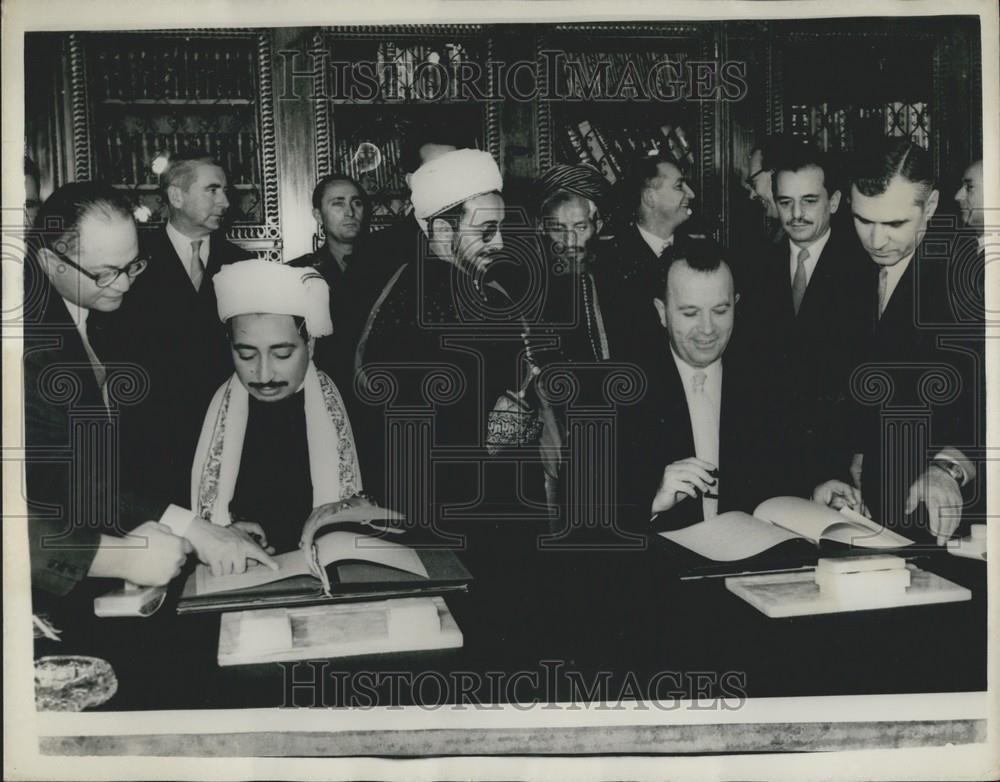 1958 Press Photo Agreement Between Yugoslavia &amp; Yemen Signed In Belgrade - Historic Images