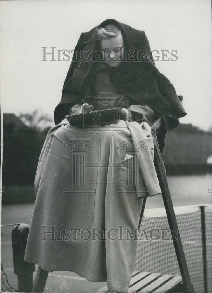 1950 Press Photo Jennifer Lewin Tennis Umpire Surrey Court Tennis Championship - Historic Images