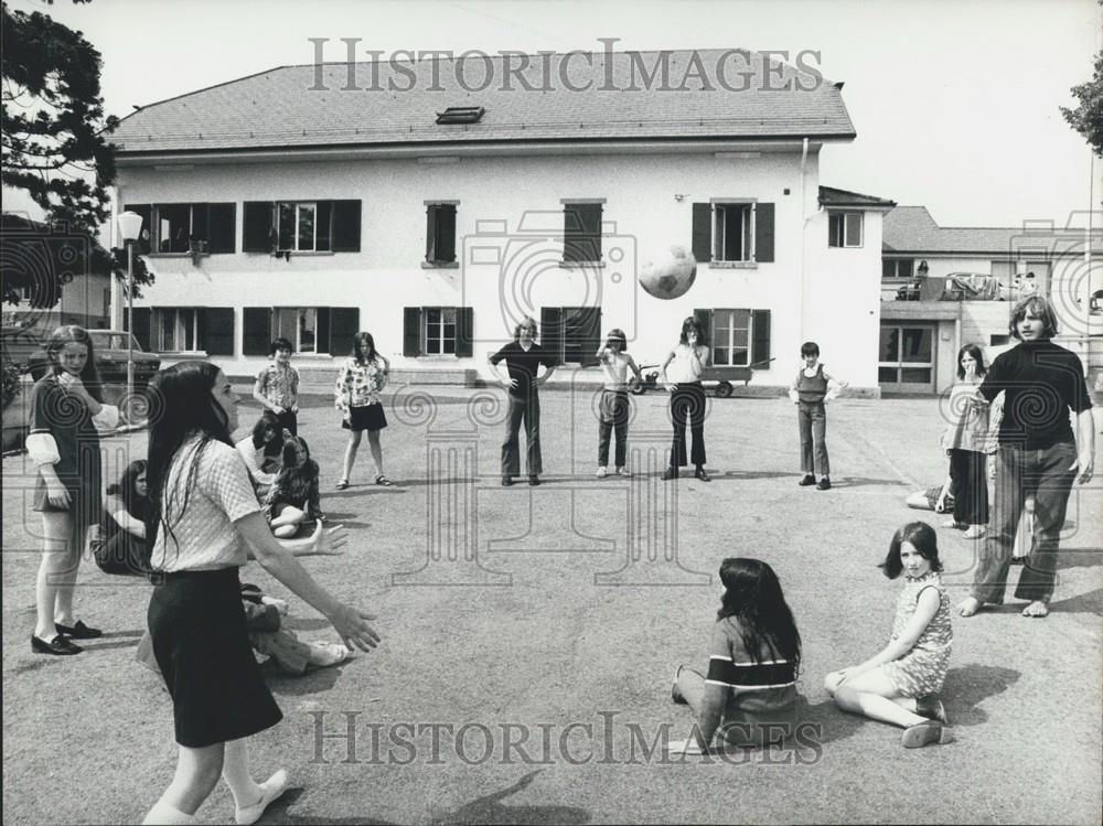 1973 Press Photo Bernhard Borel, Ulster Children, Boudry, Switzerland - Historic Images