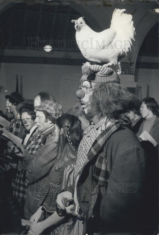 1977 Press Photo 31st Annual Clown's memorial service at Holy Trinity Church - Historic Images