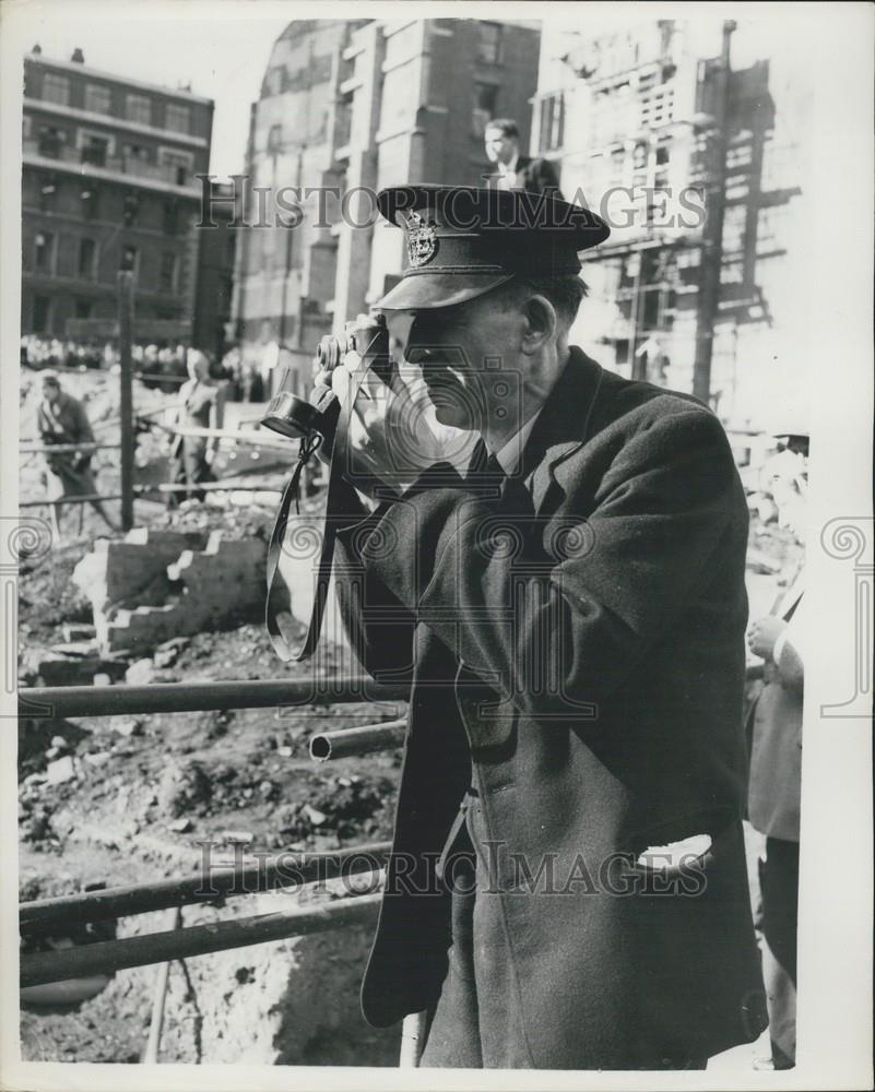 Press Photo Inspector Searching Remains Of Roman Withraic Temple - Historic Images
