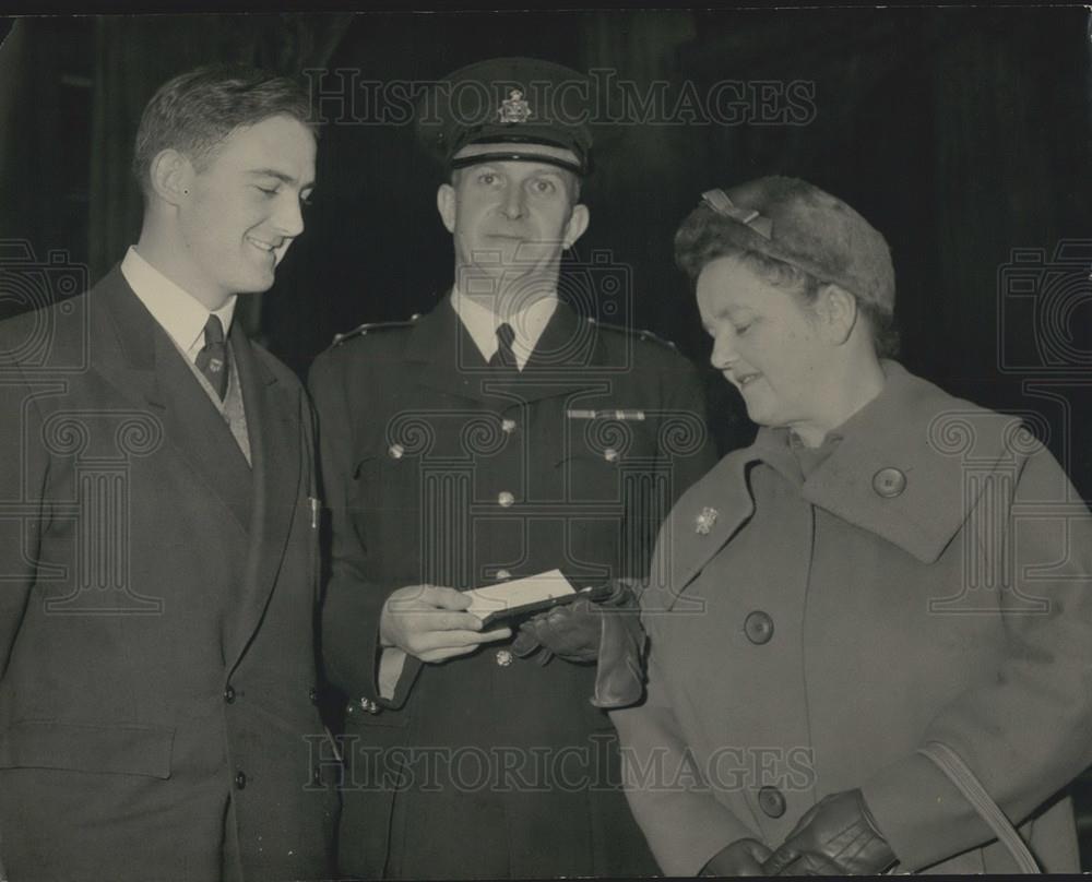 Press Photo O.B.E. for Police Training Commandant Ã¢ Mr. Frederick Whiley - Historic Images