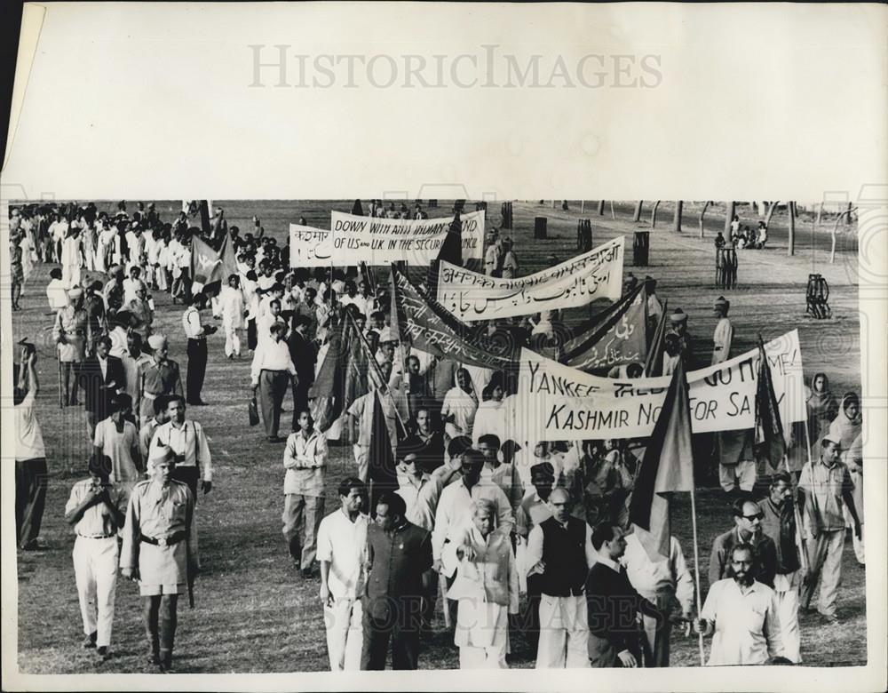 1964 Press Photo Communists Demonstrate Against U.S. in New Delhi - Historic Images