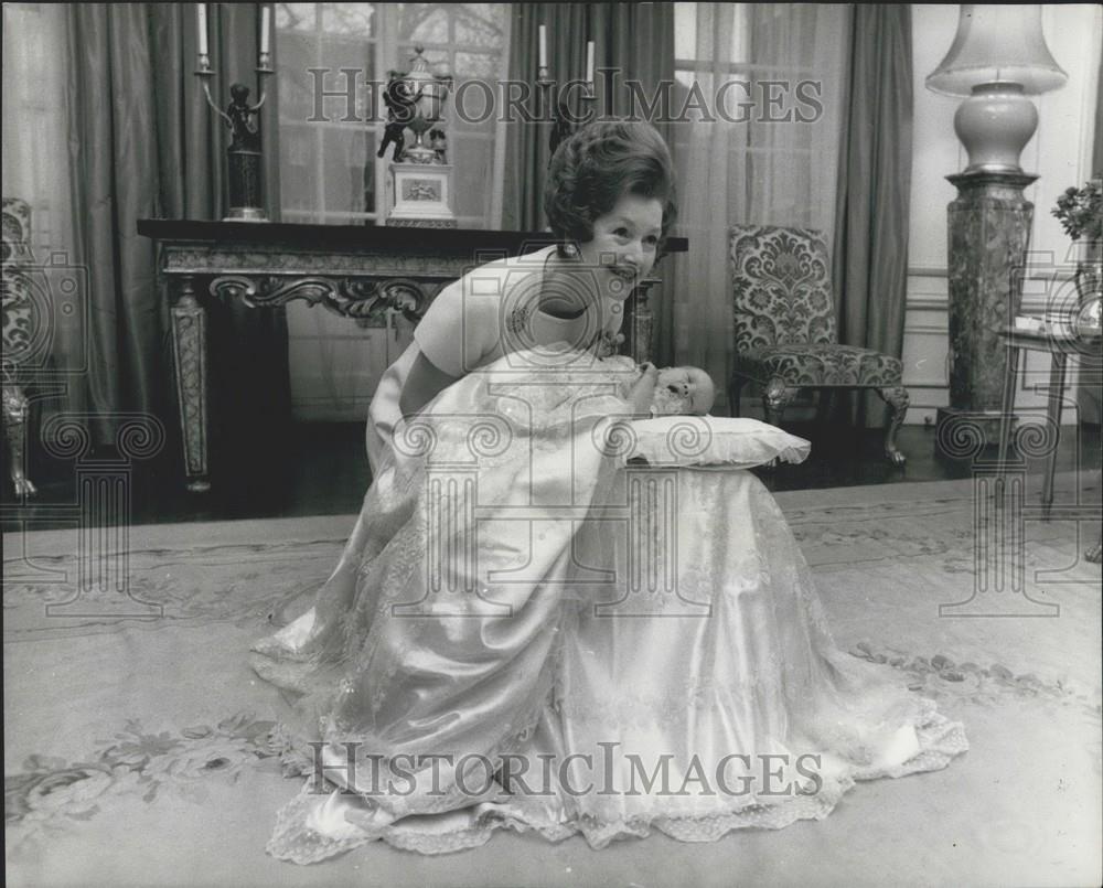 1969 Press Photo Countess of Dartmouth London - Historic Images